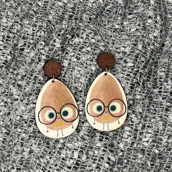 📚✏️”The Good Egg” Fishhook Earrings📚✏️ - Picture 1 of 1